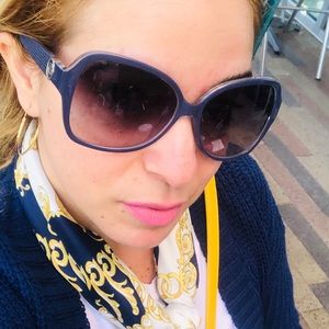 Meet your Posher, Yanet